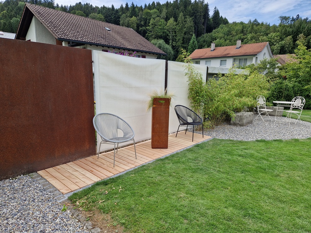 Holz im Garten